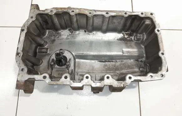 Volkswagen PASSAT B7 Oil sump 03C103603