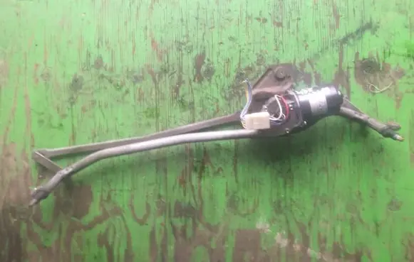 Peugeot 405 Front wiper linkage and motor