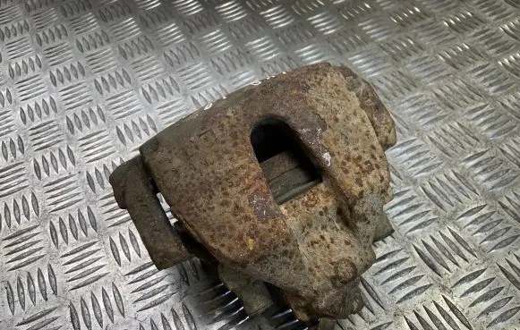 Volvo V40 Front brake caliper