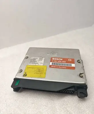 BMW 5 E34 Engine control unit/module 0261200402 1748285