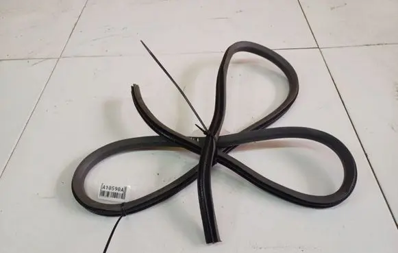 Mitsubishi Colt Rubber seal front coupe door 