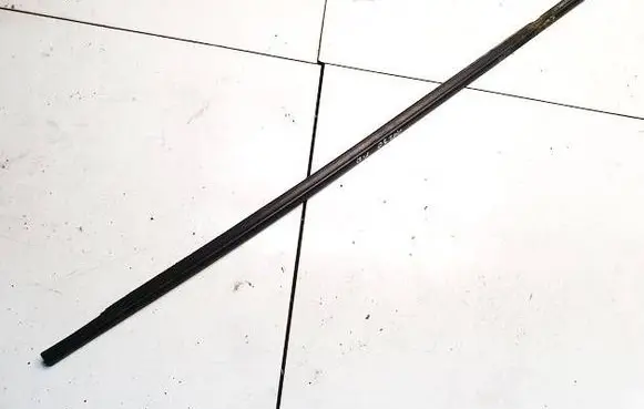 Skoda Superb B5 (3U) Front door glass trim molding 