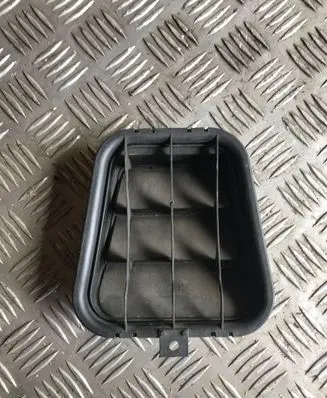 Audi A4 S4 B7 8E 8H Quarter panel pressure vent 4B0819181B