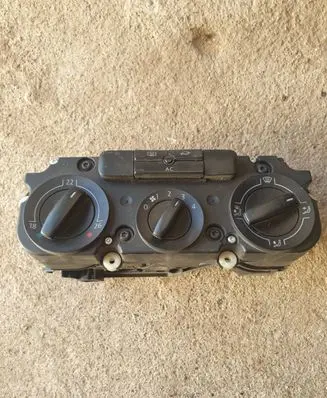 Volkswagen Golf Plus Climate control unit 537011CF 74730960