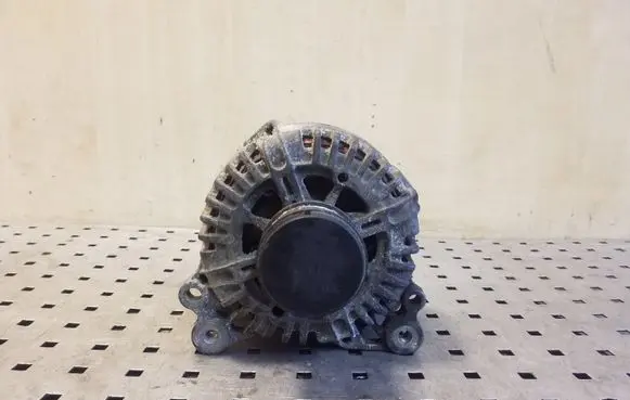 Skoda Octavia Mk2 (1Z) Generator/alternator 06F903023C TG14C011