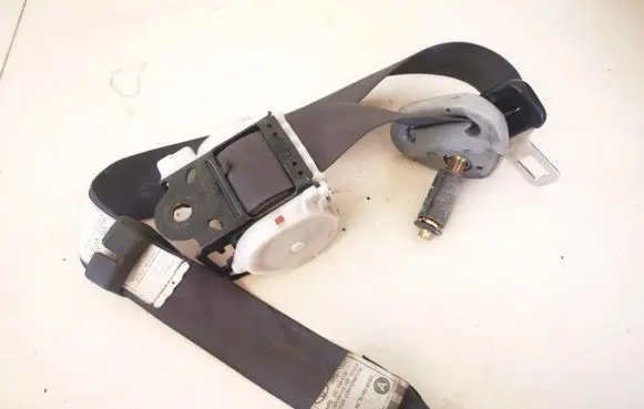 Toyota Avensis Verso Rear seatbelt tkab2ef587 tk-ab2-ef587