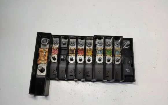 Volkswagen Transporter - Caravelle T5 Fuse module 7H0937550A
