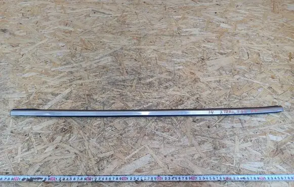 Nissan X-Trail T32 Front door trim (molding)