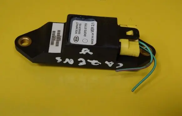 KIA Carens I Airbag deployment crash/impact sensor 0K2FE677F9