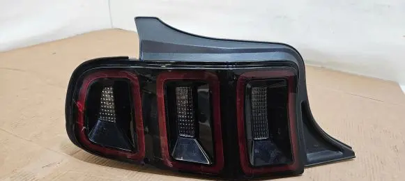 Ford Mustang V Rear/tail lights DR33-13B505-AC