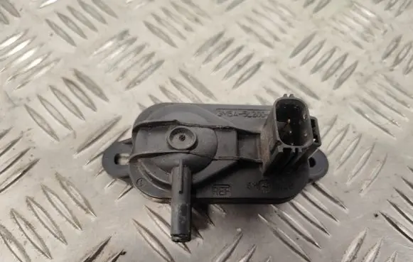 Volvo XC70 Exhaust gas pressure sensor 3M5A5L200AB