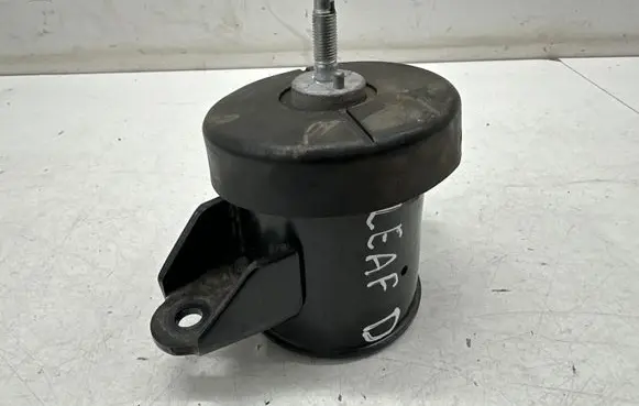Nissan Leaf II (ZE1) Engine mount bracket