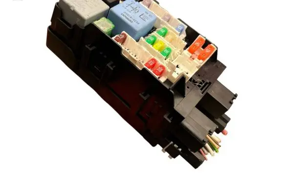 Peugeot 3008 II Fuse module 9665492680 2016120203 018014781