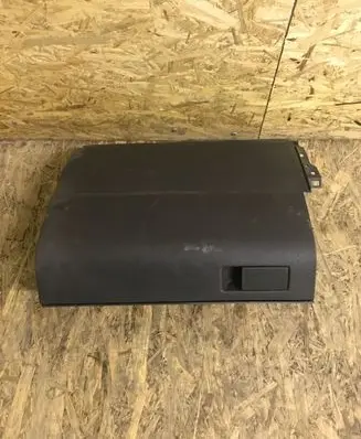 Volkswagen Touran I Glove box