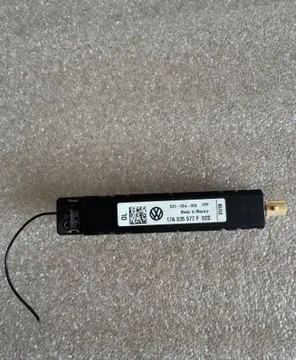 Volkswagen Jetta USA Aerial antenna amplifier 17A035577F