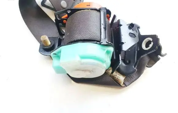 Middle seatbelt (rear)