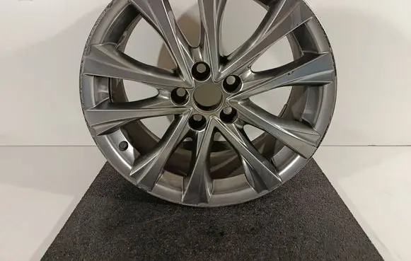 Toyota RAV 4 (XA40) R18 alloy rim 4261A42060