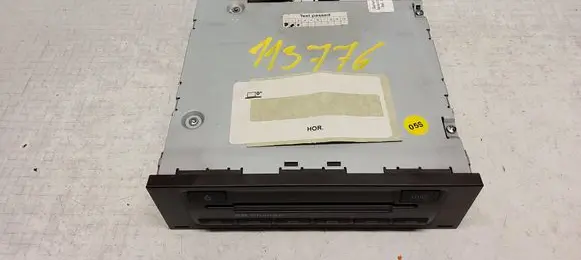 Audi A4 S4 B7 8E 8H CD/DVD changer 8E0035111D