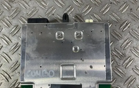 Opel Combo E Radio/CD/DVD/GPS head unit 9833499580
