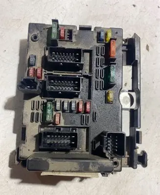 Peugeot 307 Fuse module 9650663880 32972287