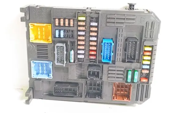 Citroen C4 II Picasso Fuse module 981985148000