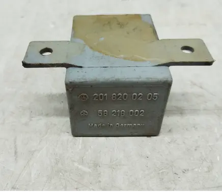 Mercedes-Benz E W124 Other relay 2018200205 A2018200205 58218002