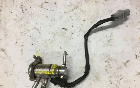 Dacia Duster II AdBlue injector 208995377R