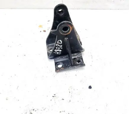 Toyota RAV 4 (XA30) Engine mounting bracket