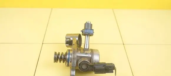 Opel Astra K Fuel injection high pressure pump 55510178 F12SHL