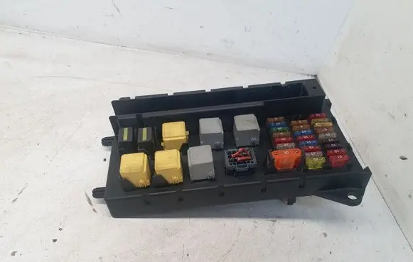 Mercedes-Benz Sprinter W901 W902 W903 W904 Fuse module A9065454301