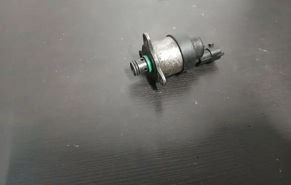 Volvo V70 Fuel pressure sensor 0928400
