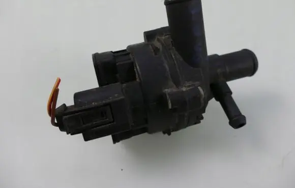 Mercedes-Benz E A207 Water pump