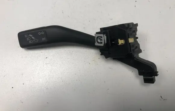 Volkswagen Touran I Indicator stalk 1K0953513E