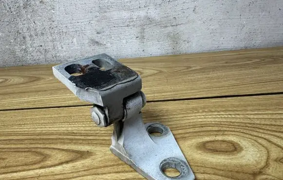 Volkswagen Golf VI Front door upper hinge 1K0831401N