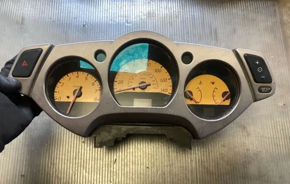 Speedometer (instrument cluster)