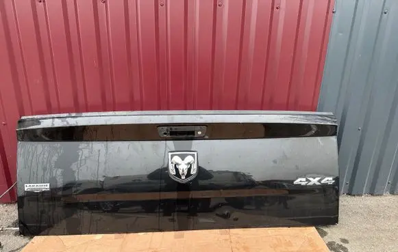 Dodge RAM Pick-up truck tonneau cover 