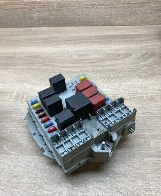 Alfa Romeo 159 Fuse module 50508214