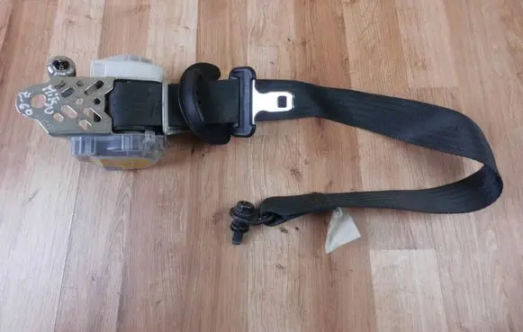 Mitsubishi Lancer Evolution Front seatbelt 7000A406XA 7Q7970P 7000A406