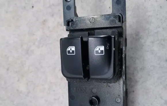 Hyundai i20 (PB PBT) Quarter vent window switch 202008159