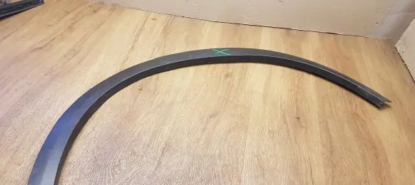 Rear fender molding trim