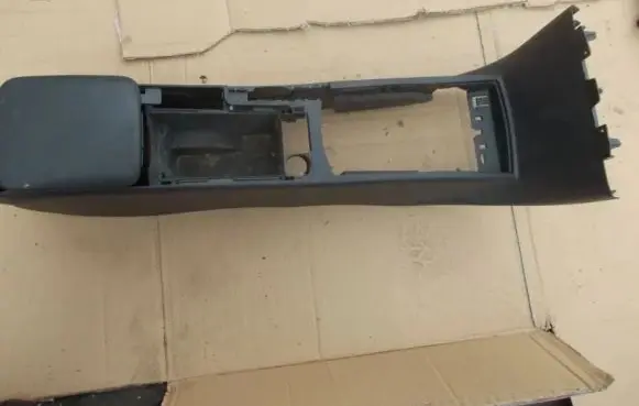 Volvo V50 Center console