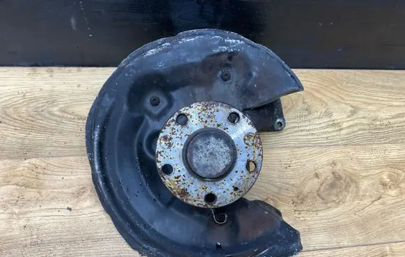 Rear wheel hub