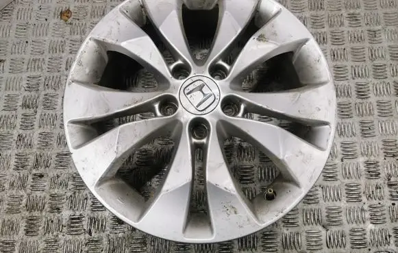 Honda CR-V R17 alloy rim 