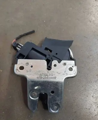 Volkswagen Jetta V Loading door lock 