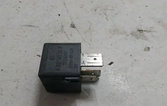 Mercedes-Benz Vito Viano W638 Other relay A0025422619