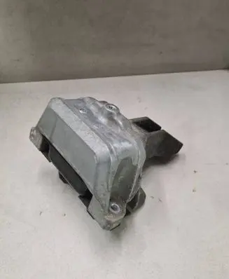 Mitsubishi Outlander Engine mount bracket 