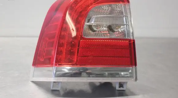 Volvo V70 Rear/tail lights S1023583 THK256SAE
