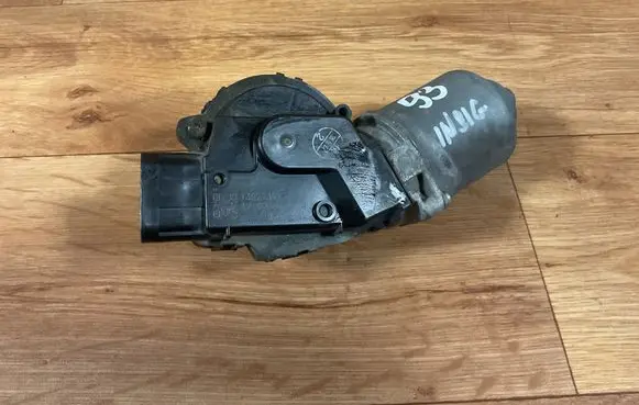 Opel Insignia A Wiper motor 13227392 AV1590601414
