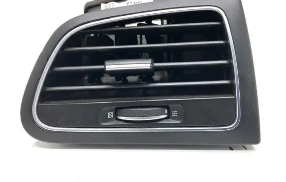 Renault Megane IV Dashboard side air vent grill/cover trim 687600666R