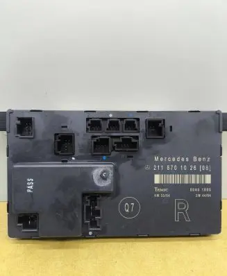 Mercedes-Benz E W211 Door control unit/module 2118701026 00401605
